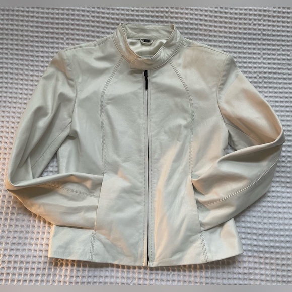 White Leather Jacket by Kasper. Size Medium - Picture 5 of 6